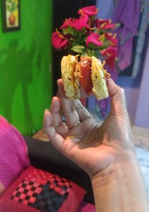मिनी हार्ट शेप ढोकला बर्गर (Mini heart shape dhokla burger recipe in Hindi) रेसिपी मुख्य फोटो