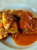 Picantones asados en salsa