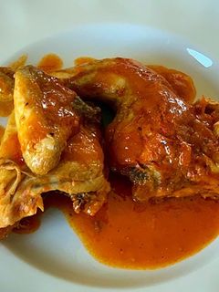 Una foto de Picantones asados en salsa