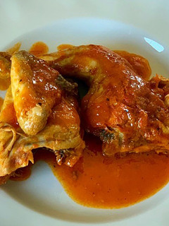 Una foto de Picantones asados en salsa