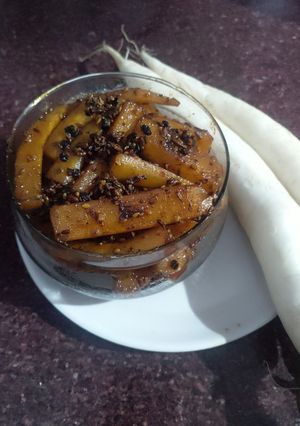 A picture of Radish pickle.