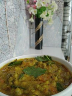 મગ નું ખાટું શાક(mag nu khatu shak recipe in Gujarati) રેસીપી મુખ્ય ફોટો
