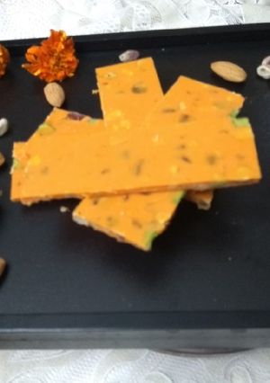 A picture of Orange Nutty Choco Bar.