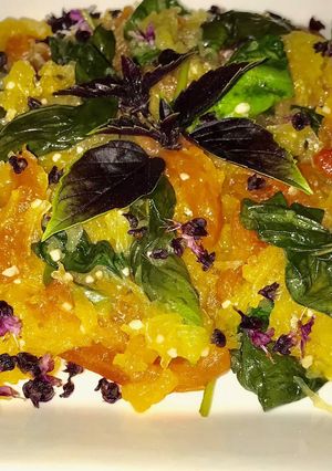 A picture of Spaghetti squash.