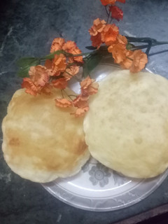 क्रिस्पी भटूरे (Crispy bhature recipe in hindi) रेसिपी मुख्य फोटो