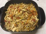 Una foto de pasta al wok