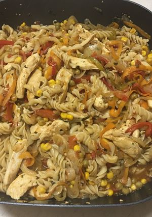 Una foto de Wok de pollo
