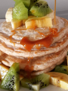 Una foto de Pancakes veganos esponjosos semiintegrales