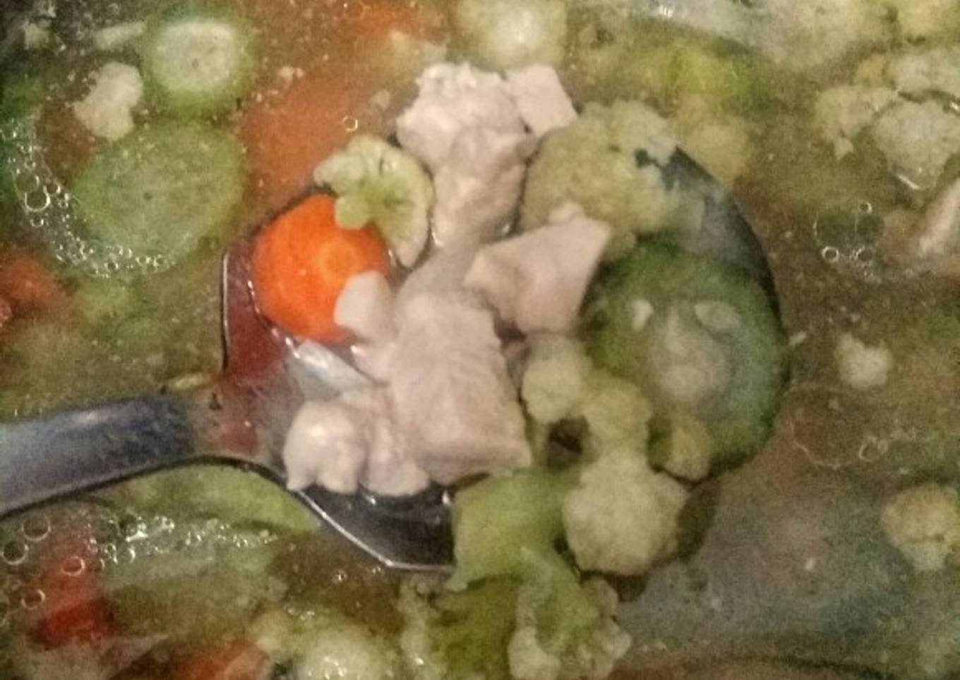 Sup Ayam Oyong Wortel dan Kembang Kol