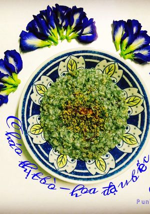 Hình của món Cháo thịt bò hoa đậu biếc mix lá ngót.