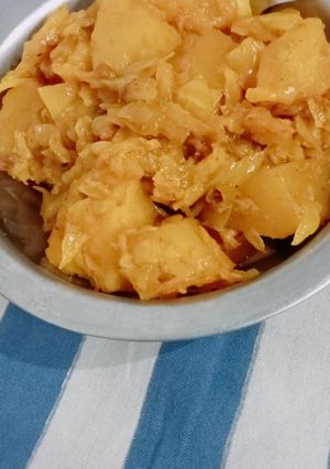 A picture of Aloo patta gobhi ki sabji.