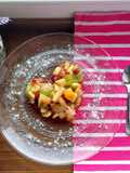 Salată de fructe pe blat de biscuiți cu unt