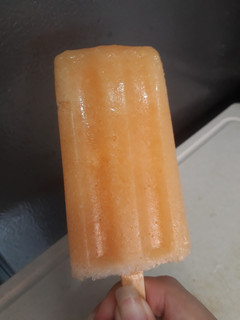 Una foto de Paletas de melón