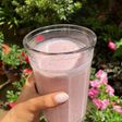 Licuado saludable de frutos rojos