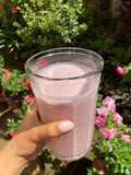 Licuado saludable de frutos rojos