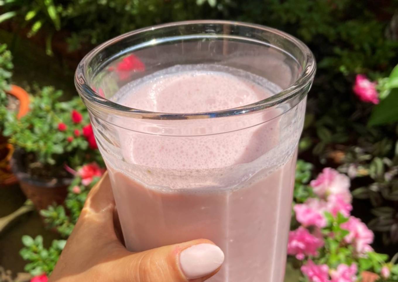 Licuado saludable de frutos rojos