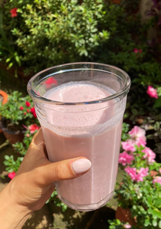 Una foto de Licuado saludable de frutos rojos