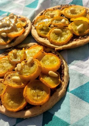 Une photo de Tartelettes fines aux courgettes jaunes