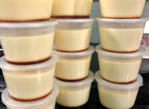 Hình của món Flan với whipping cream 🍮 CRÈME CARAMEL.
