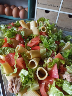 Una foto de Ensalada de rigatoni y atún