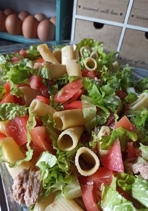 Una foto de Ensalada de rigatoni y atún