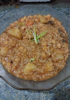 Una foto de Guisito de garbanzos y arroz pal fresquito