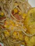 Spaguettis con plátanos fritos