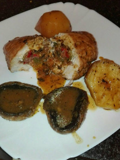 Una foto de Pechuga de pollo rellena de verduras al estilo fajitas