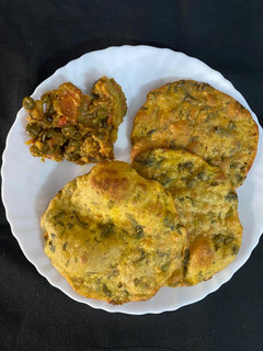 मेथी की पूरी (methi ki poori recipe in Hindi) रेसिपी मुख्य फोटो
