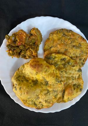 मेथी की पूरी (methi ki poori recipe in Hindi) रेसिपी मुख्य फोटो