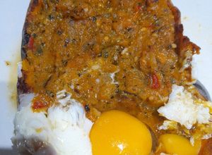 Una foto de Coreanito con sofrito y huevo
