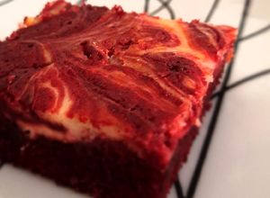 Foto de Brownie Red Velvet com Cream Cheese