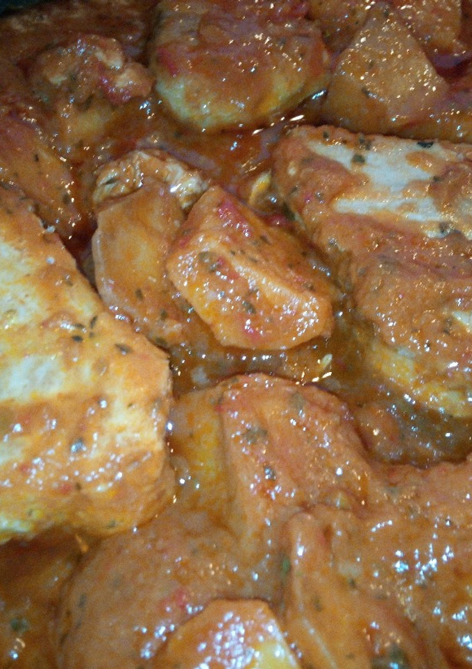 Una foto de Bonito en salsa