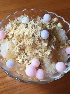 A picture of Japanese dessert, Shaved Ice with Wasanbon & Kinako 和三盆&きな粉のかき氷.