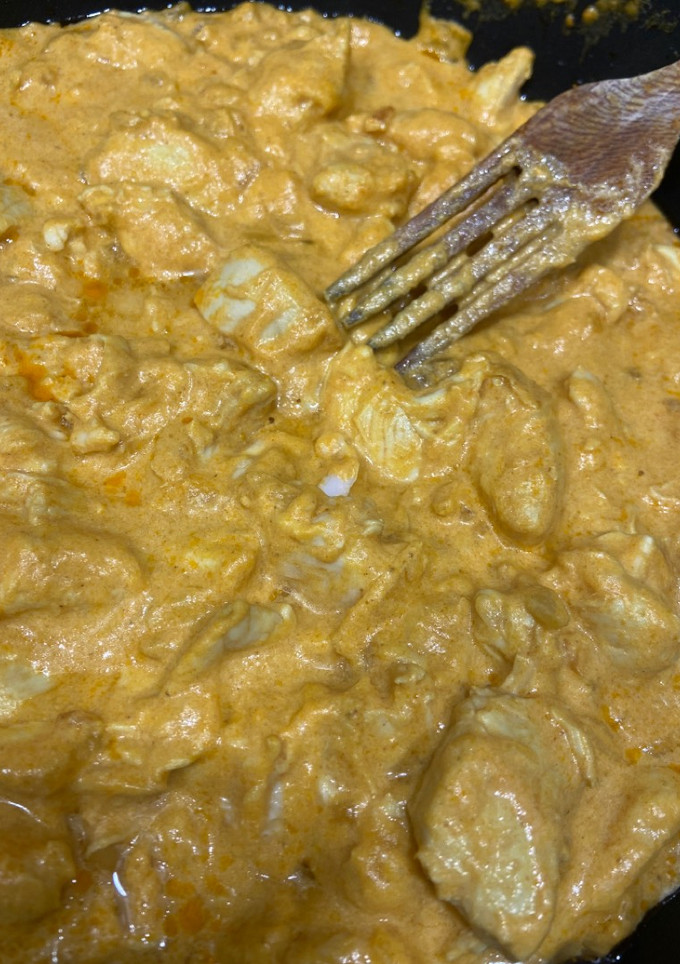 Una foto de Pollo cremoso al curry