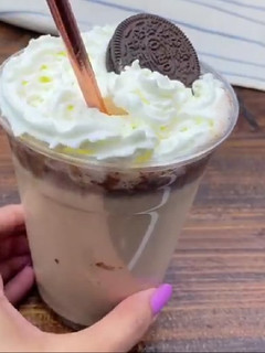 A picture of Chocolate milkshake Oreo.