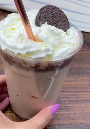 A picture of Chocolate milkshake Oreo.