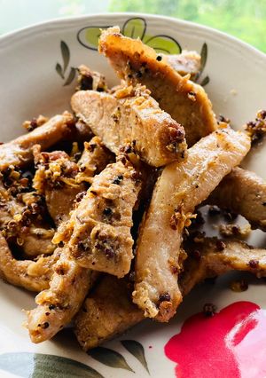 รูปของ หมูทอดมะแขว่น🥩🧄🫚Fried Pork with Garlic and Sichuan Pepper🧄🌶️