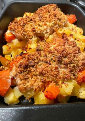 Une photo de Saumon en croûte de pistache et ses légumes