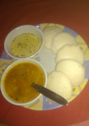 इडली सांबर चटनी (Idli Sambar chutney recipe in hindi) रेसिपी मुख्य फोटो