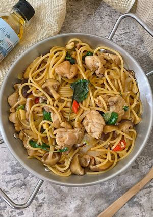 A picture of Three Cup Chicken Pasta.