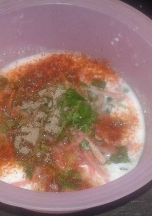 सब्जियों का रायता (Vegetables Raita recipe in hindi) रेसिपी मुख्य फोटो