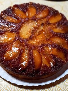 Una foto de Torta invertida de manzana con caramelo
