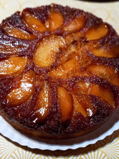 Una foto de Torta invertida de manzana con caramelo