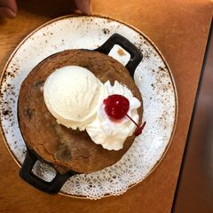 A picture of Toll house cookie Sunday / chocolate chip cookies.