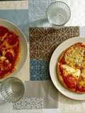 🍕Pizzas de pepperoni y dos quesos🧀 con masa casera