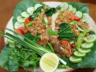 ข้าวผัดรถไฟ หรือ ข้าวผัดโบราณ