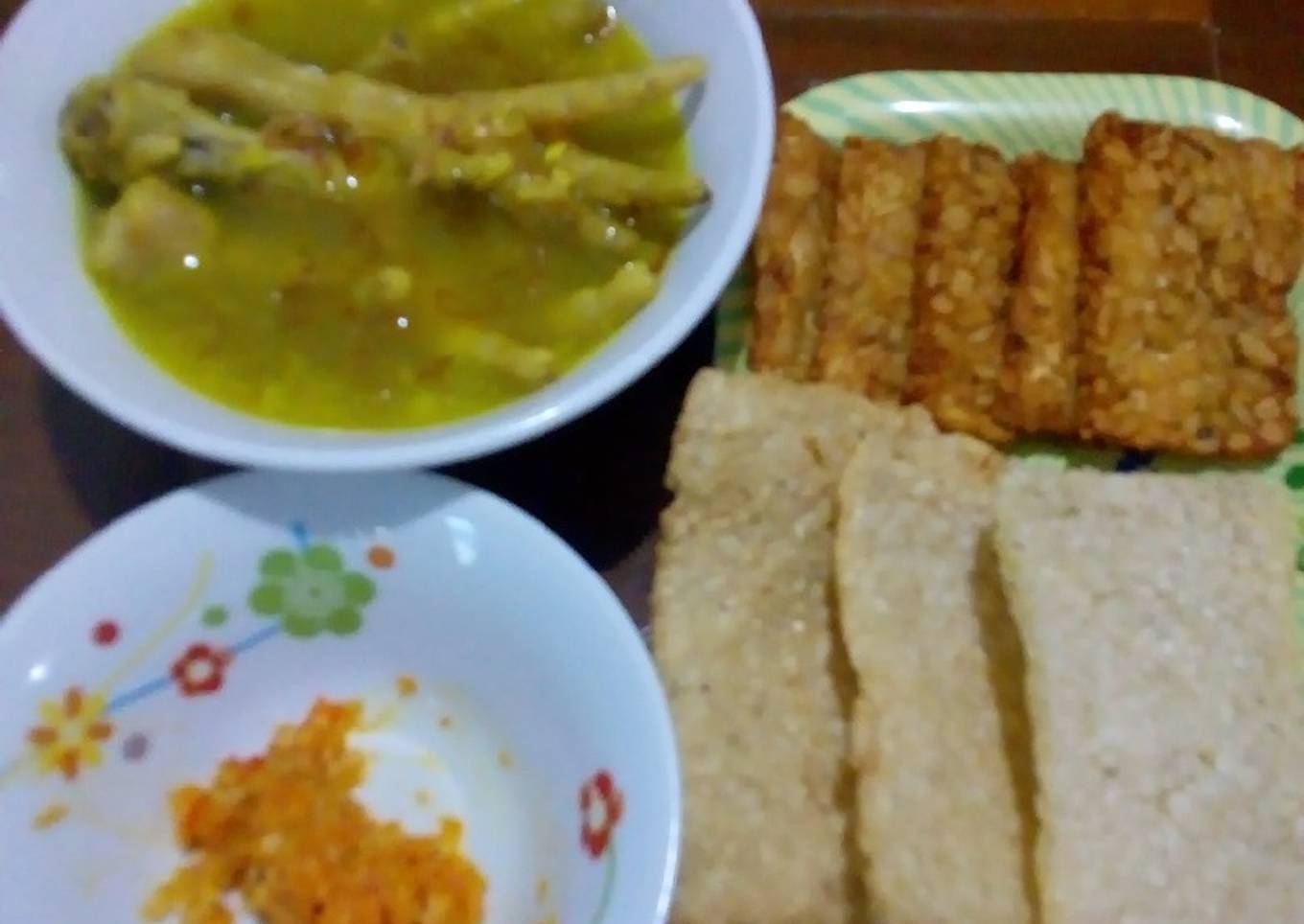 Soto ceker kuah kuning