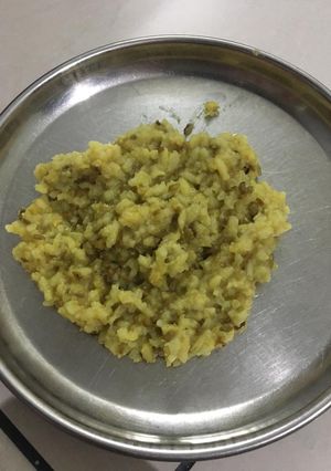 સાદી ખીચડી (Simple Khichdi Recipe In Gujarati) રેસીપી મુખ્ય ફોટો