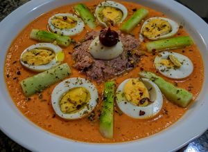 Una foto de SALMOREJO Con Atún y🥒 Pepino...!